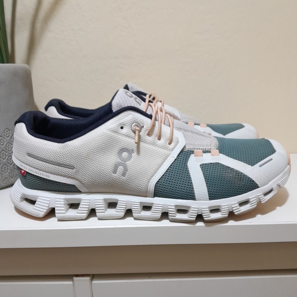 On Running Shoes - women's On Cloud Push white cobble sz 10 preowned